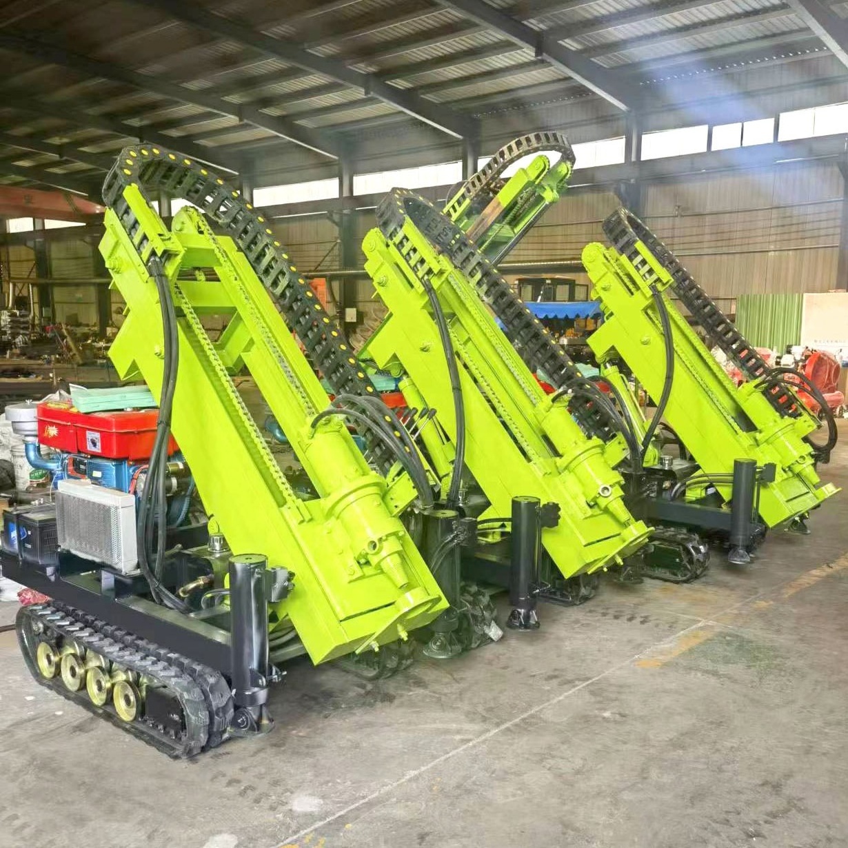 Hydraulic leg drilling rig mountain crawler drilling rig small crawler solar pole drilling rig