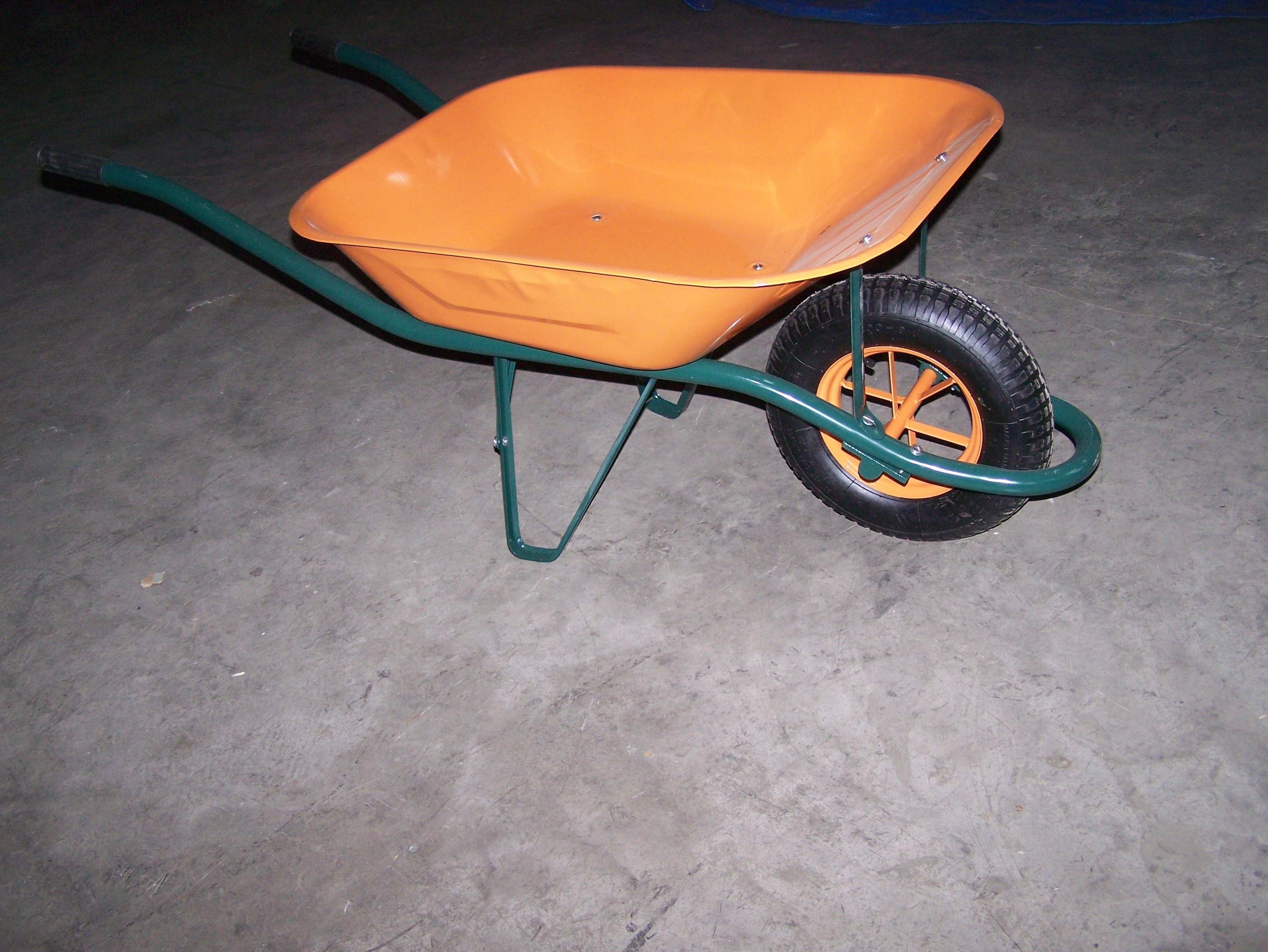 Manufacturer Price heavy duty garden Electric wheelbarrow