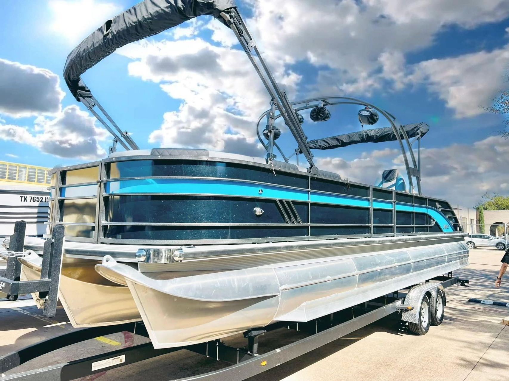 8.2m 27ft whole sale fiberglass sport design aluminum pontoon boat for sale