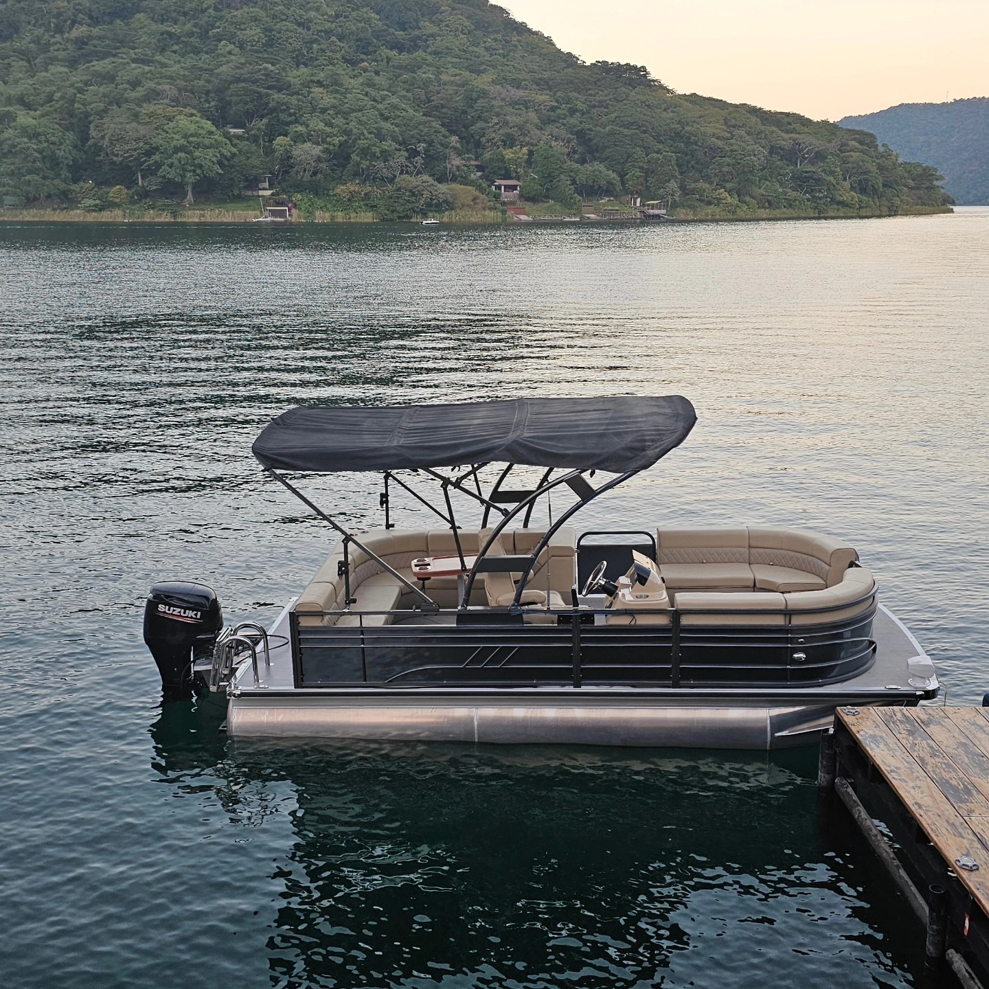 Best Selling Aluminum Customized Recreational Water Party Rowing Boat Pontoon Boat for Sale