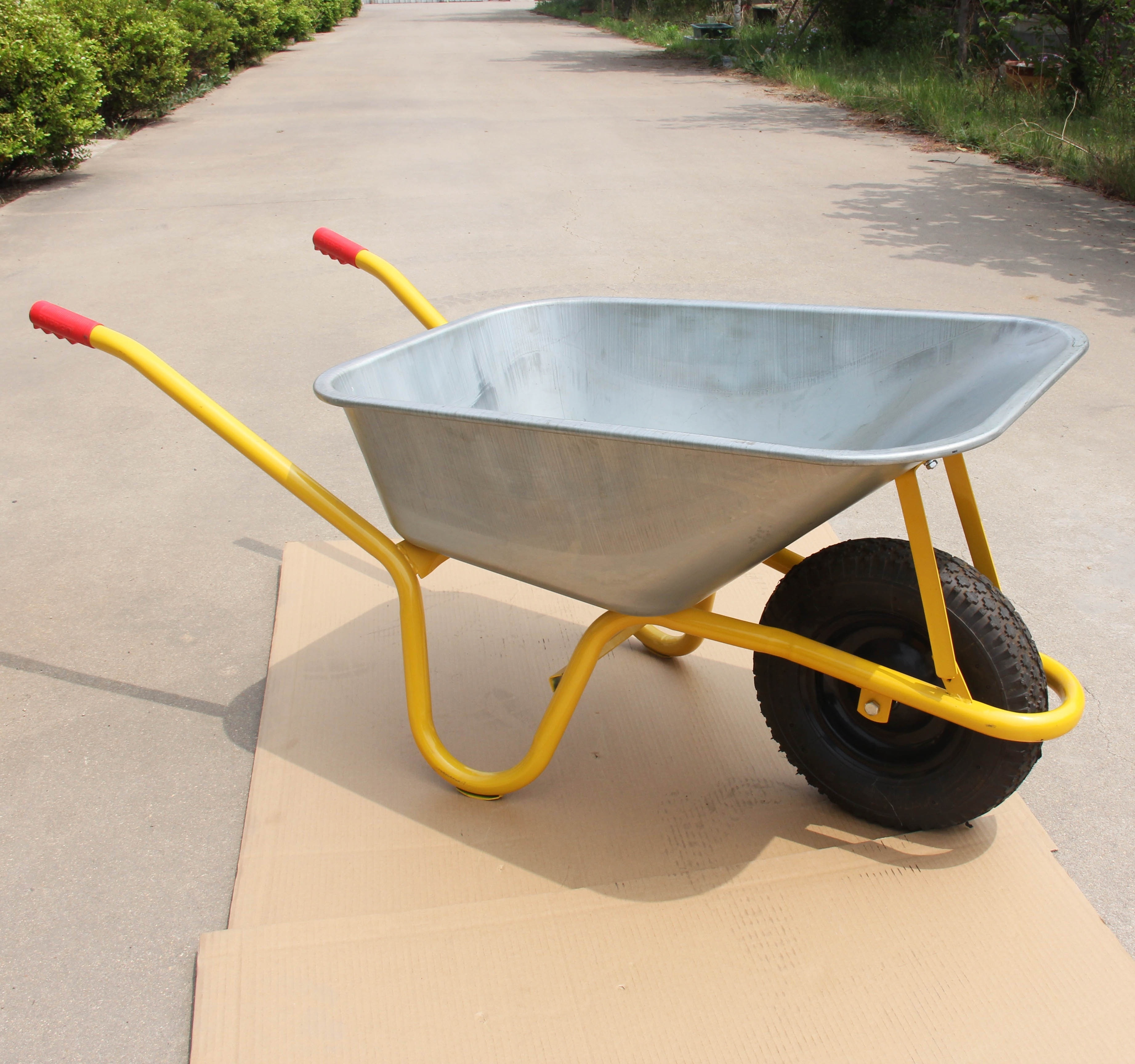 Heavy Duty Galvanized Metal Tray Wheelbarrows Construction Industry Building High Quality Pneumatic Wheel Wheelbarrow