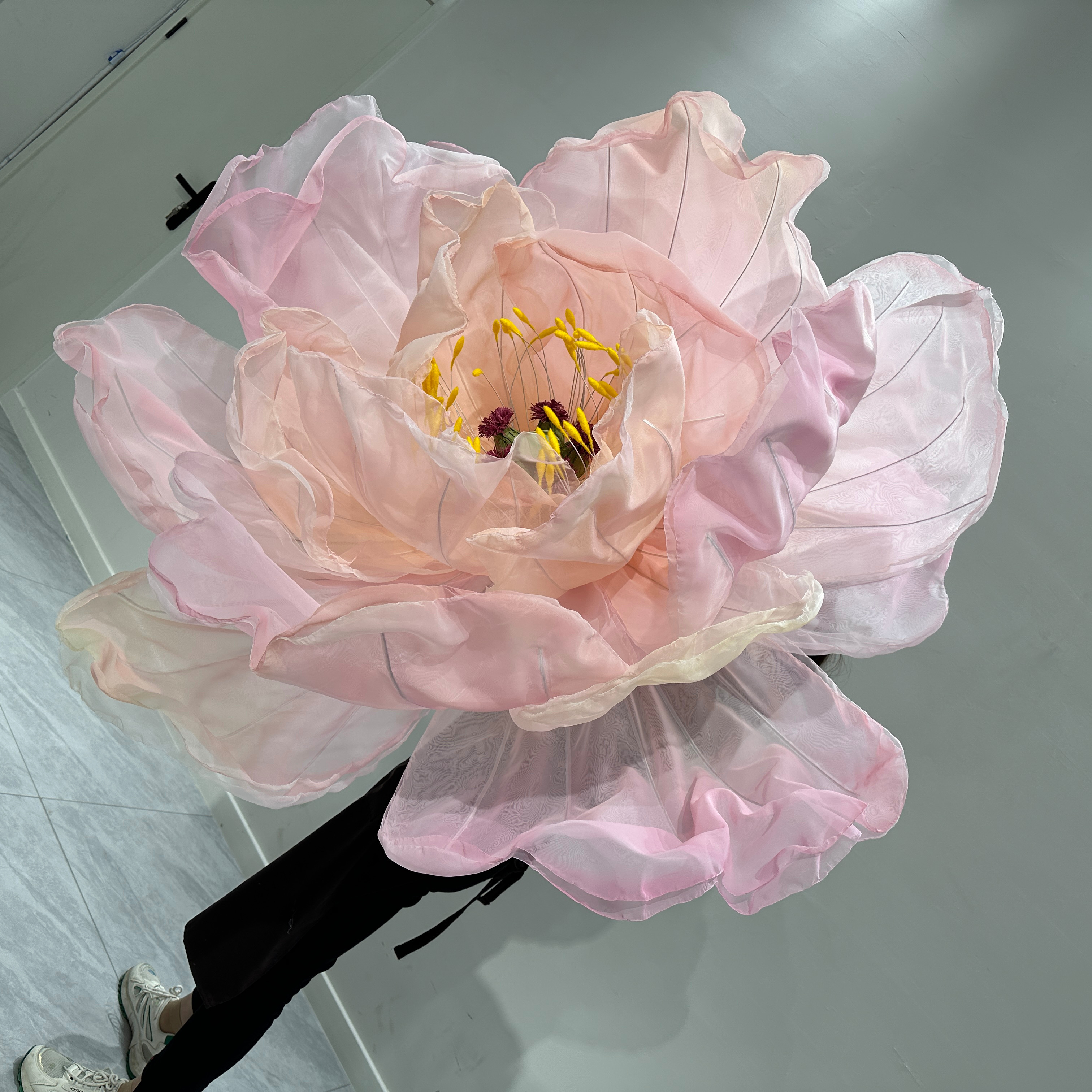 E-011 Oversize Customized Flower Head Handmade Artwork Supersize Large Organza Flower For Ceiling Decoration