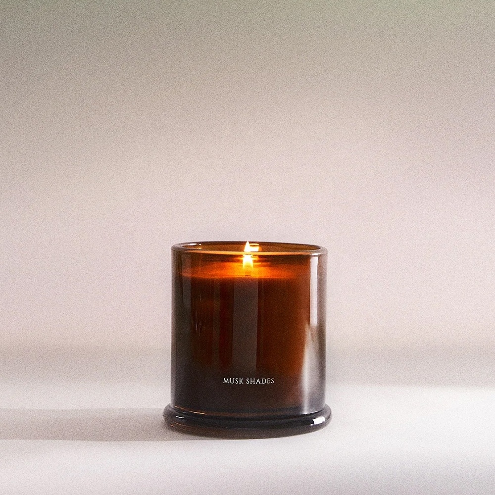 Wholesale Luxury Fragrance Oil Candle Amber Glass Jar Candle with Lid White Wax Scented Candles