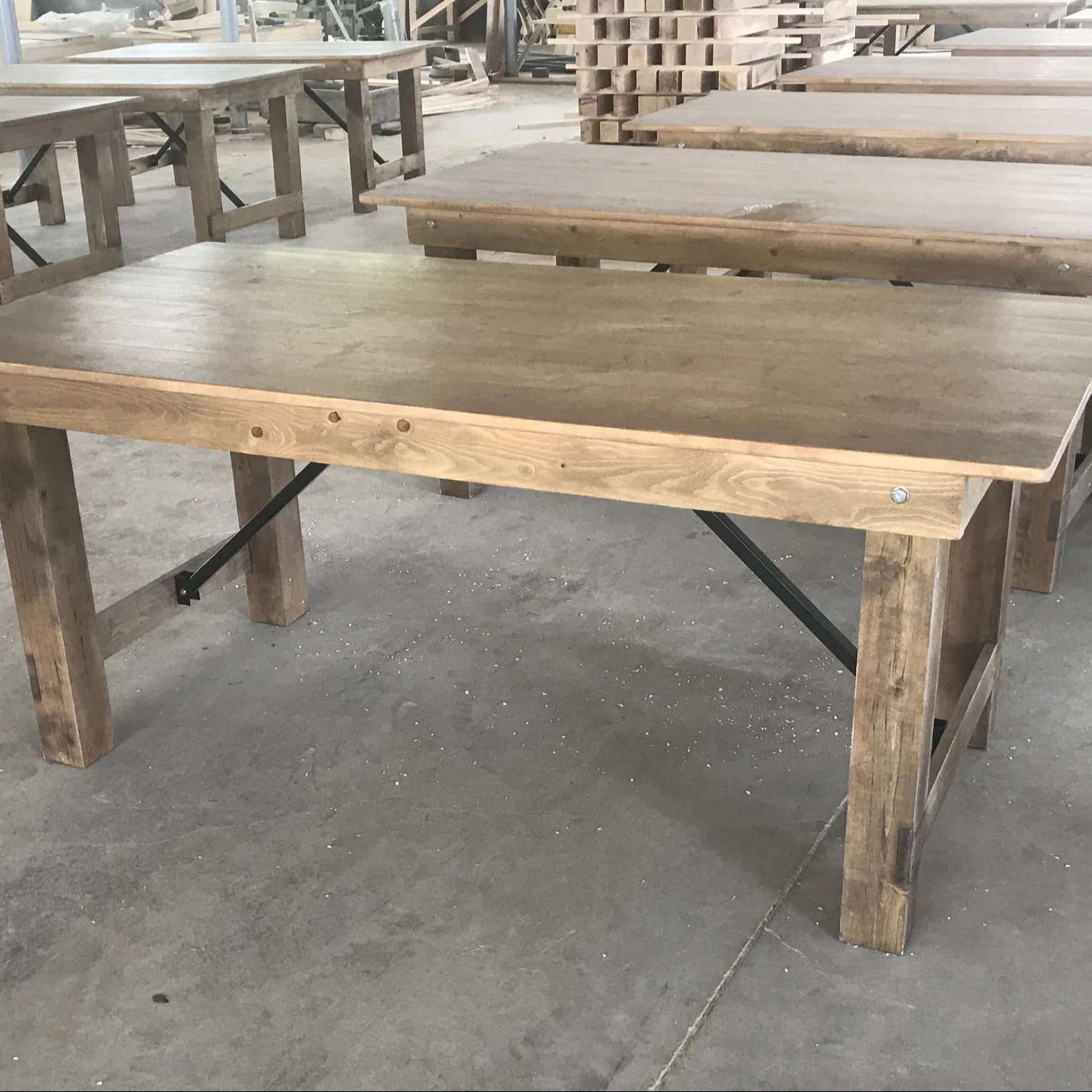 Hotel and Restaurant Solid Wood Banquet Farm Table for Event Dining