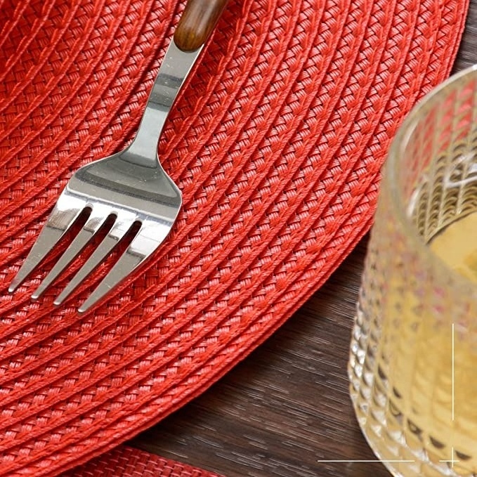 15'' Round PP Braided Red Woven Washable Non-Slip Placemats Set of 6 Table Mats for Dining Tables