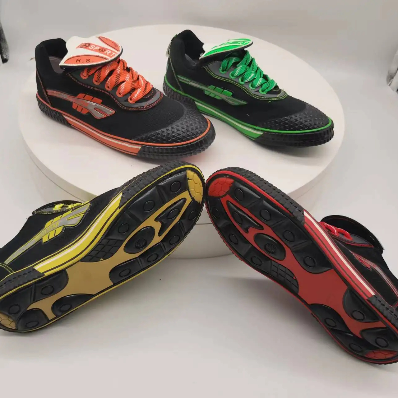 New design wholesale running spike training sneaker teenager students Two-tone double color sole soccer sport football shoes men