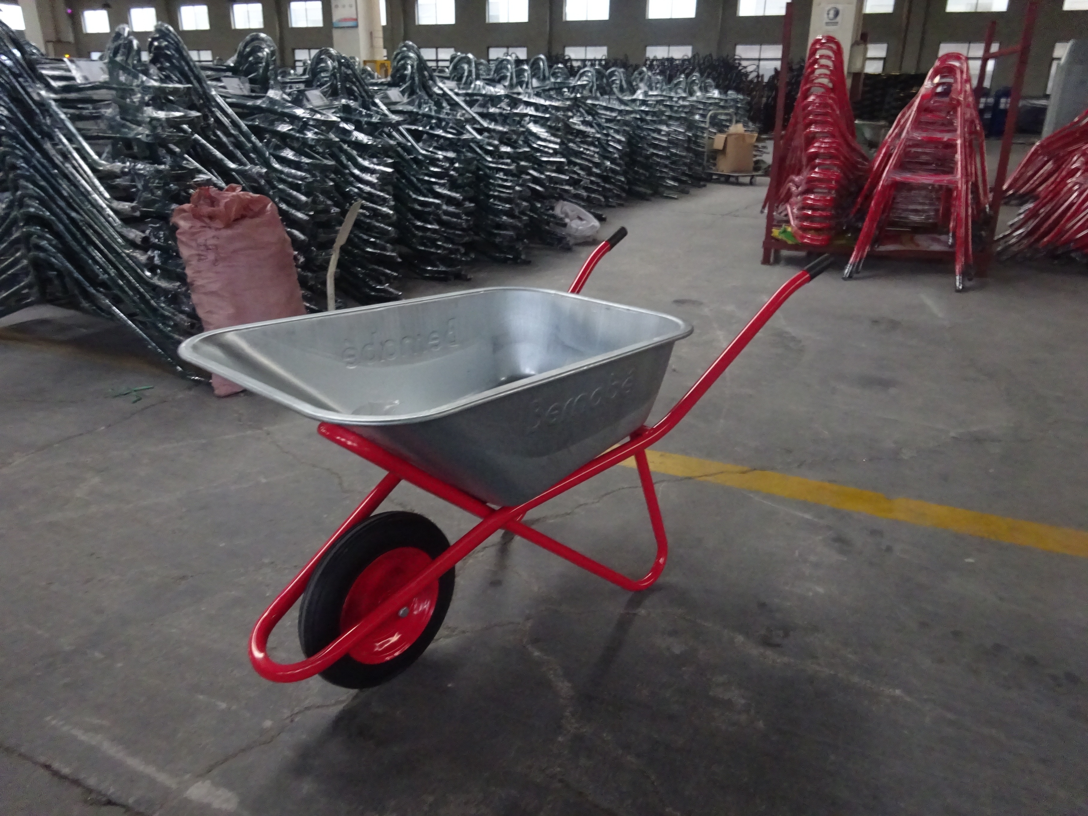 WB6418 Heavy Duty Garden Construction Tools Industrial Steel Wheelbarrow