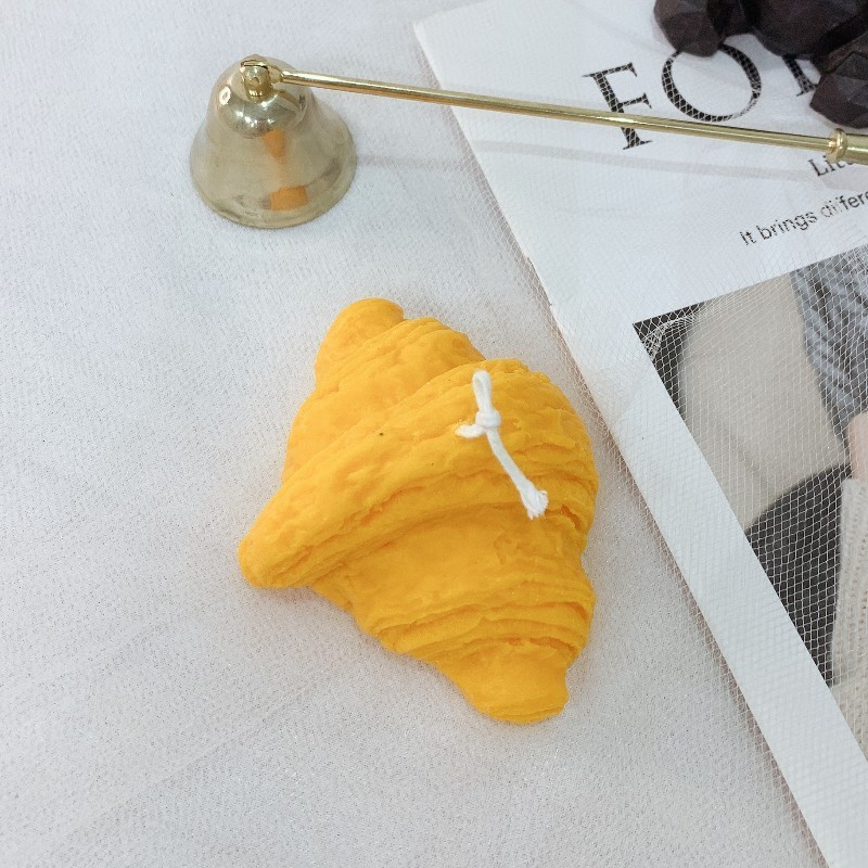 Creative Eco-friendly Cute Croissant Shape Candle Dessert Soy Wax Custom candle for Home Decor