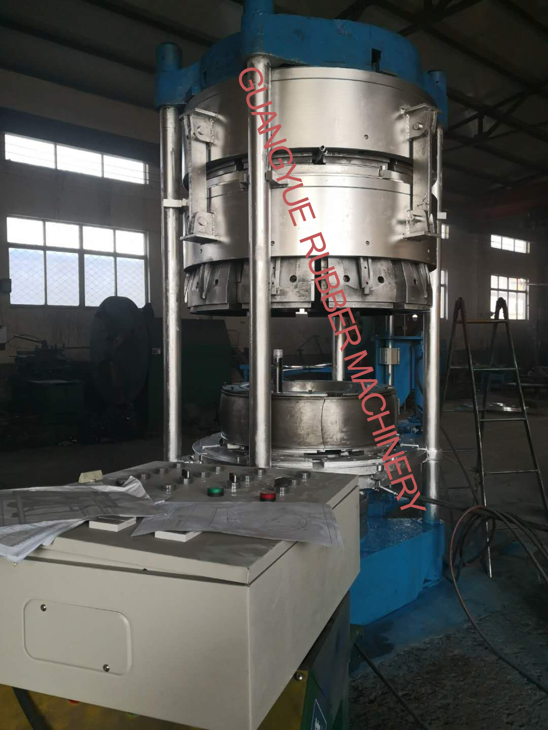 Tyre retreading press machine/buffing machine