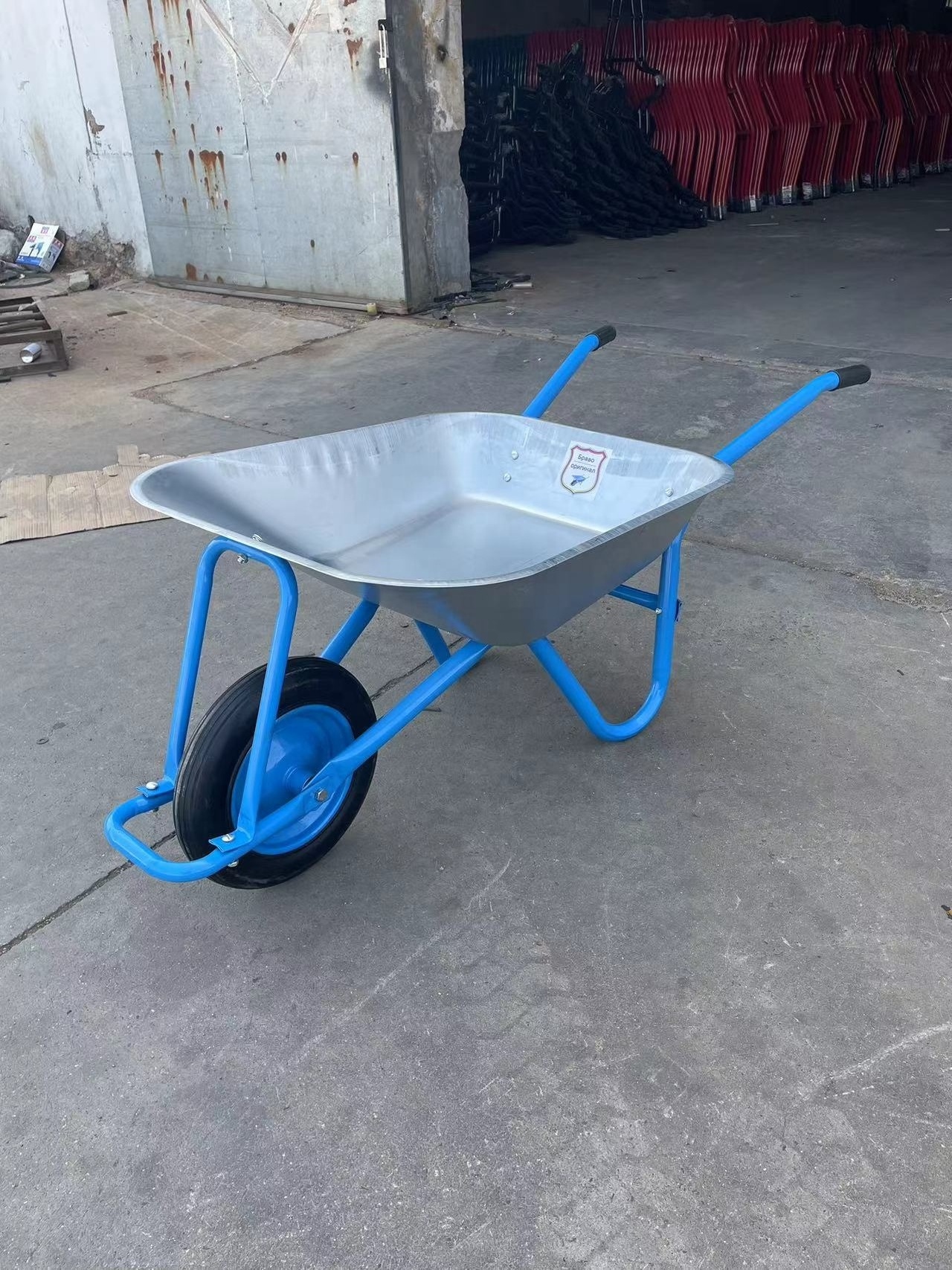 wheel barrow wheel barrow with wooden handle wb6204 wheel barrow supplier with wooden handle