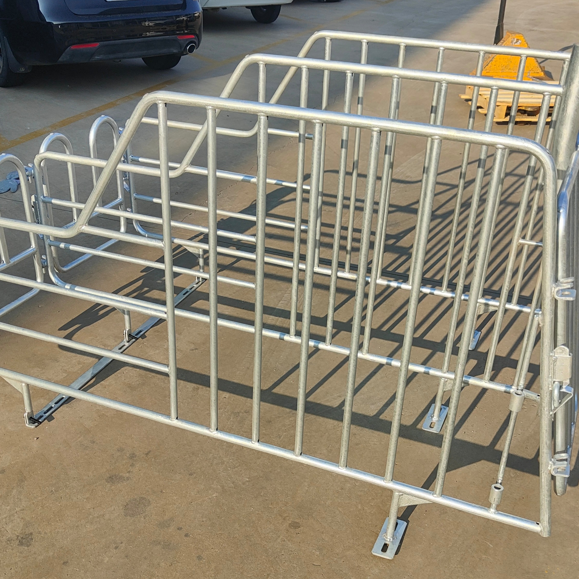 China Supplier cheap price pig corral Galvanized farrowing stall for pig husbandry equipment pig cage fence fattening pens