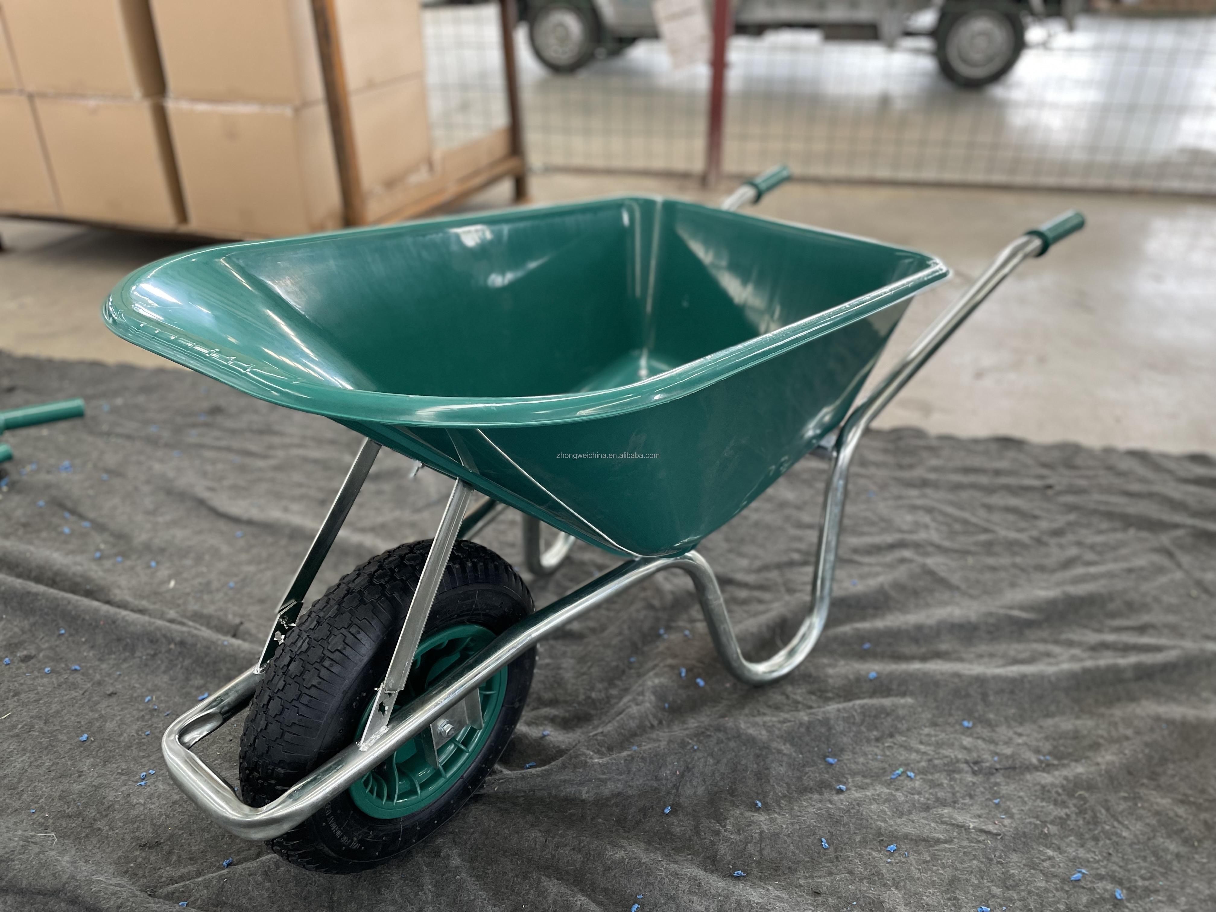 6 Cu. Ft Poly Tray Heavy Duty Wheelbarrow with Steel Frame