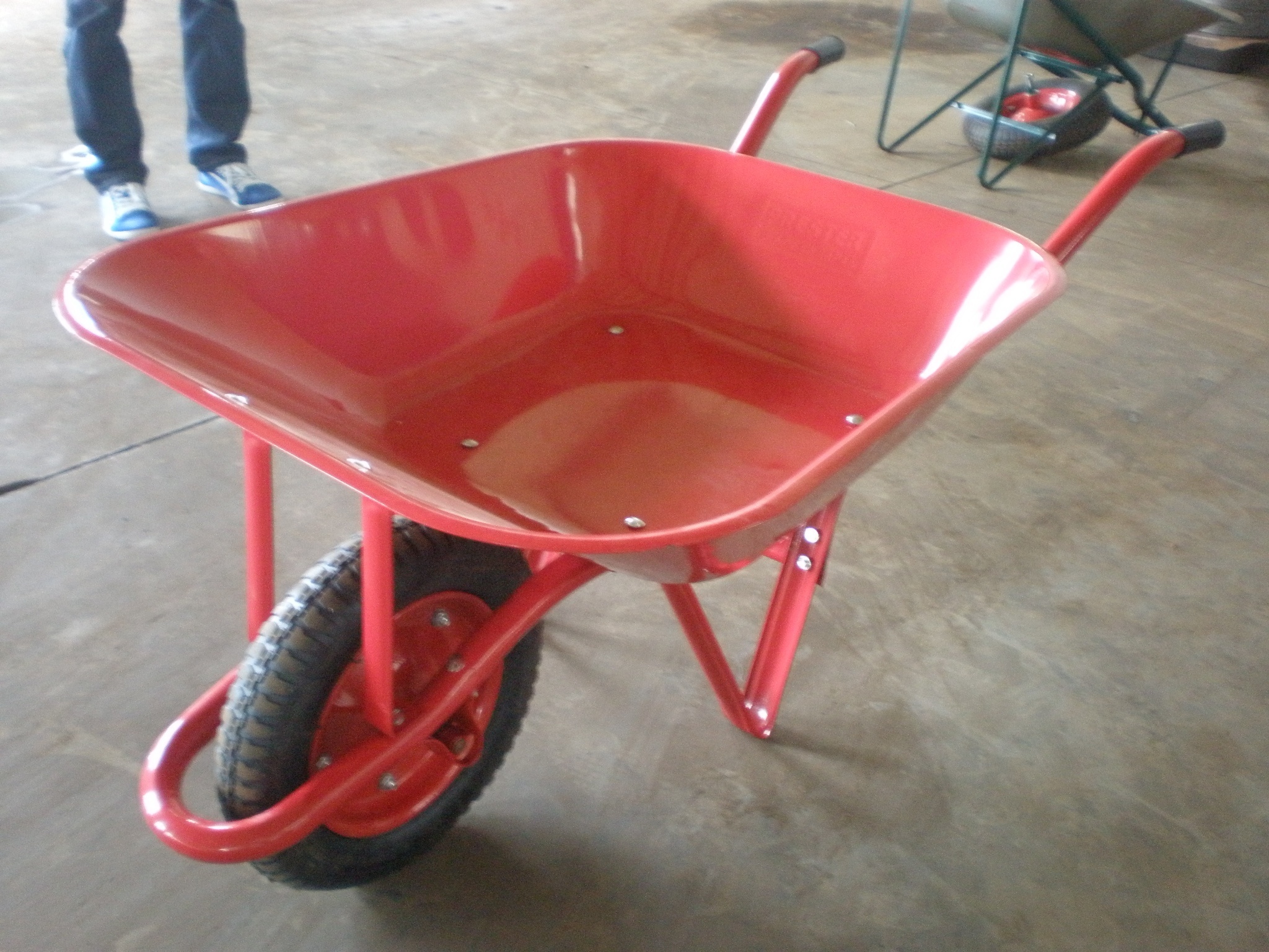 Construction Steel Wheelbarrow Popular in Nigeria Market with 3.00-8 Tyre WB6200