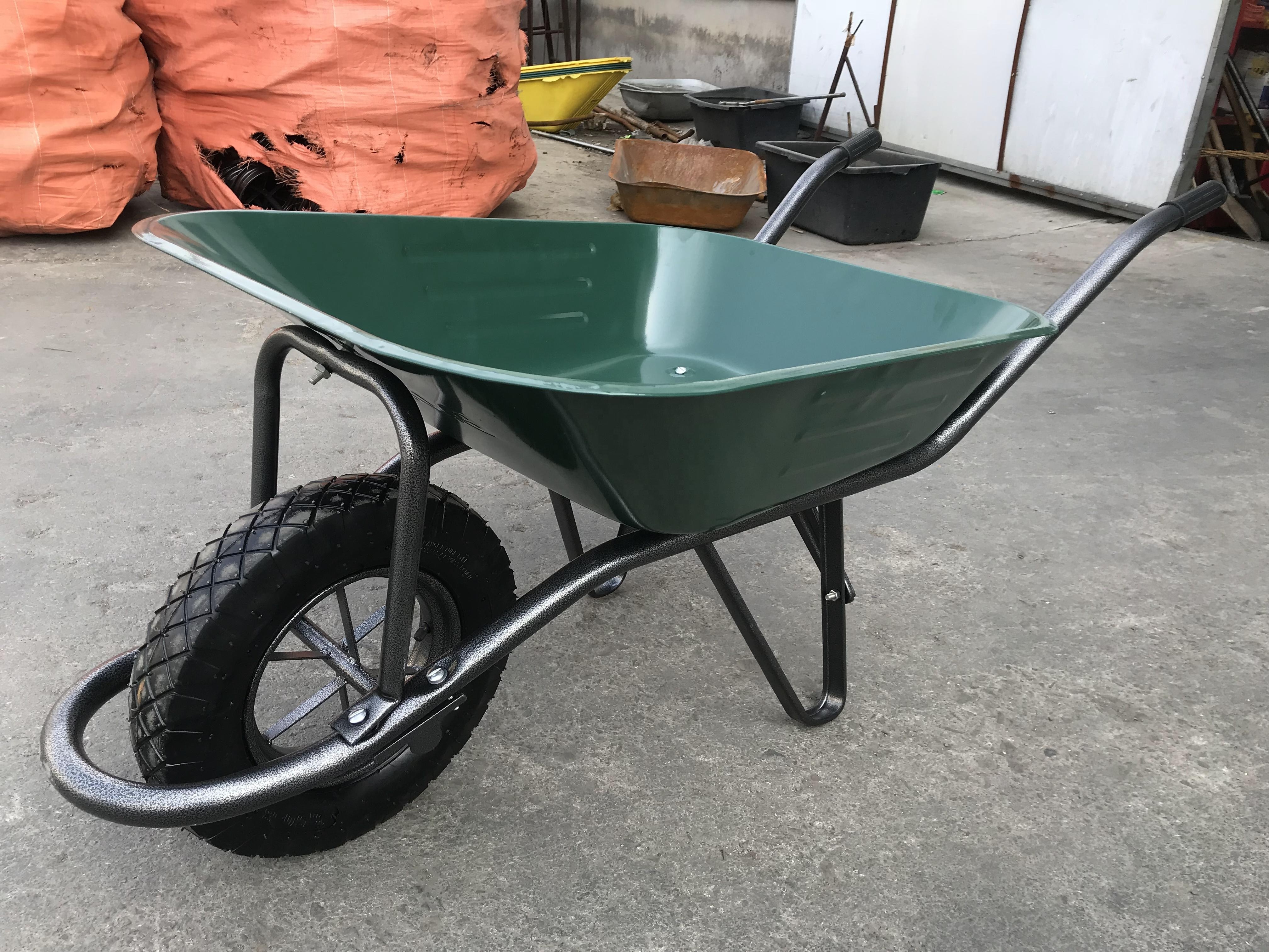 Construction garden tool wheelbarrow with strong pipe support