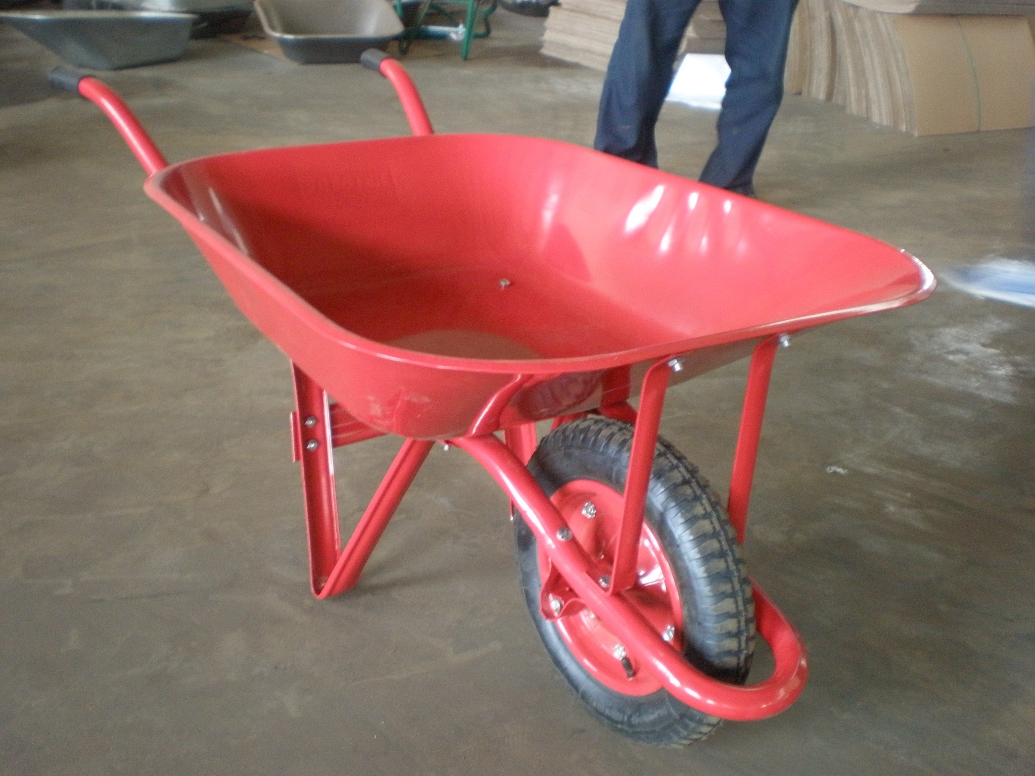 Construction Steel Wheelbarrow Popular in Nigeria Market with 3.00-8 Tyre WB6200