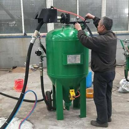 Sandblasting hopper for industrial use / Applied Abrasive Blasting Equipment In Action /rfq