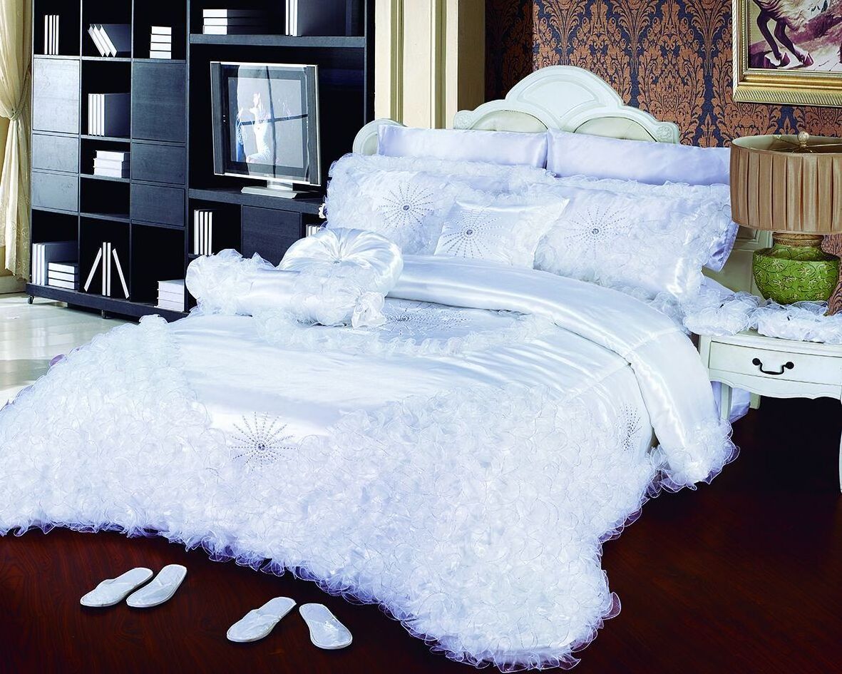 Hot selling home textile bedding products super soft Wedding  lace bed cover is quilted wedding bedding set