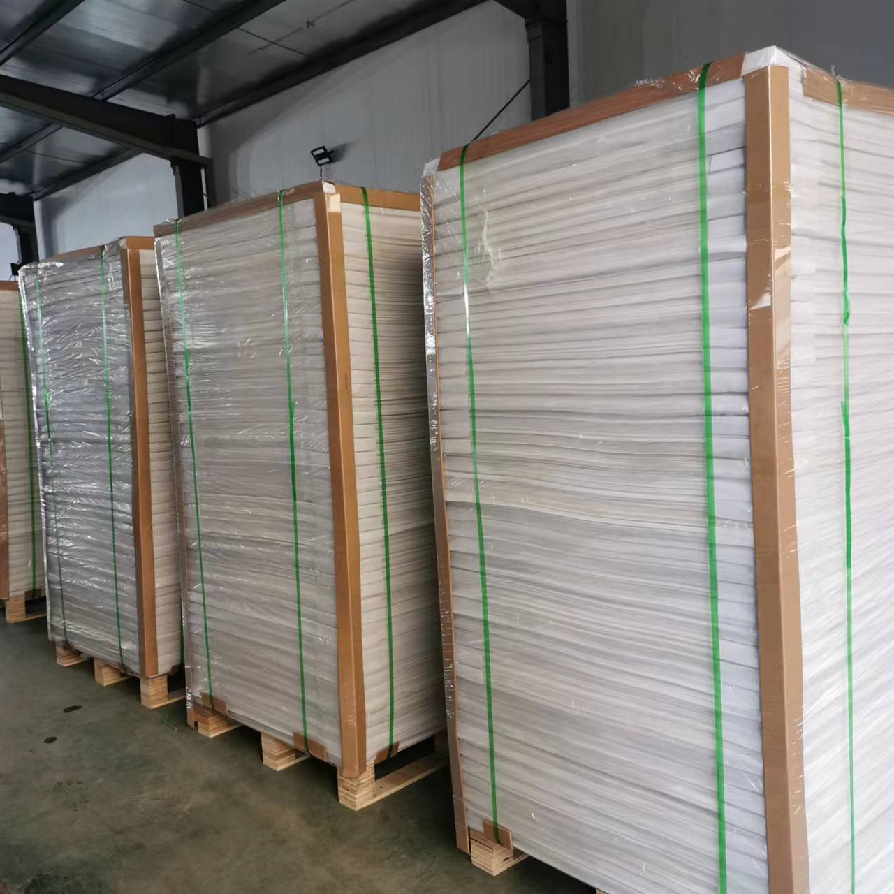 wholesale pp corrugated sheet 18*24 inches,2*2feet different gram weight  ground protection sheet