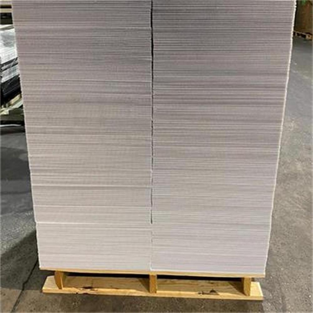 wholesale pp corrugated sheet 18*24 inches,2*2feet different gram weight  ground protection sheet