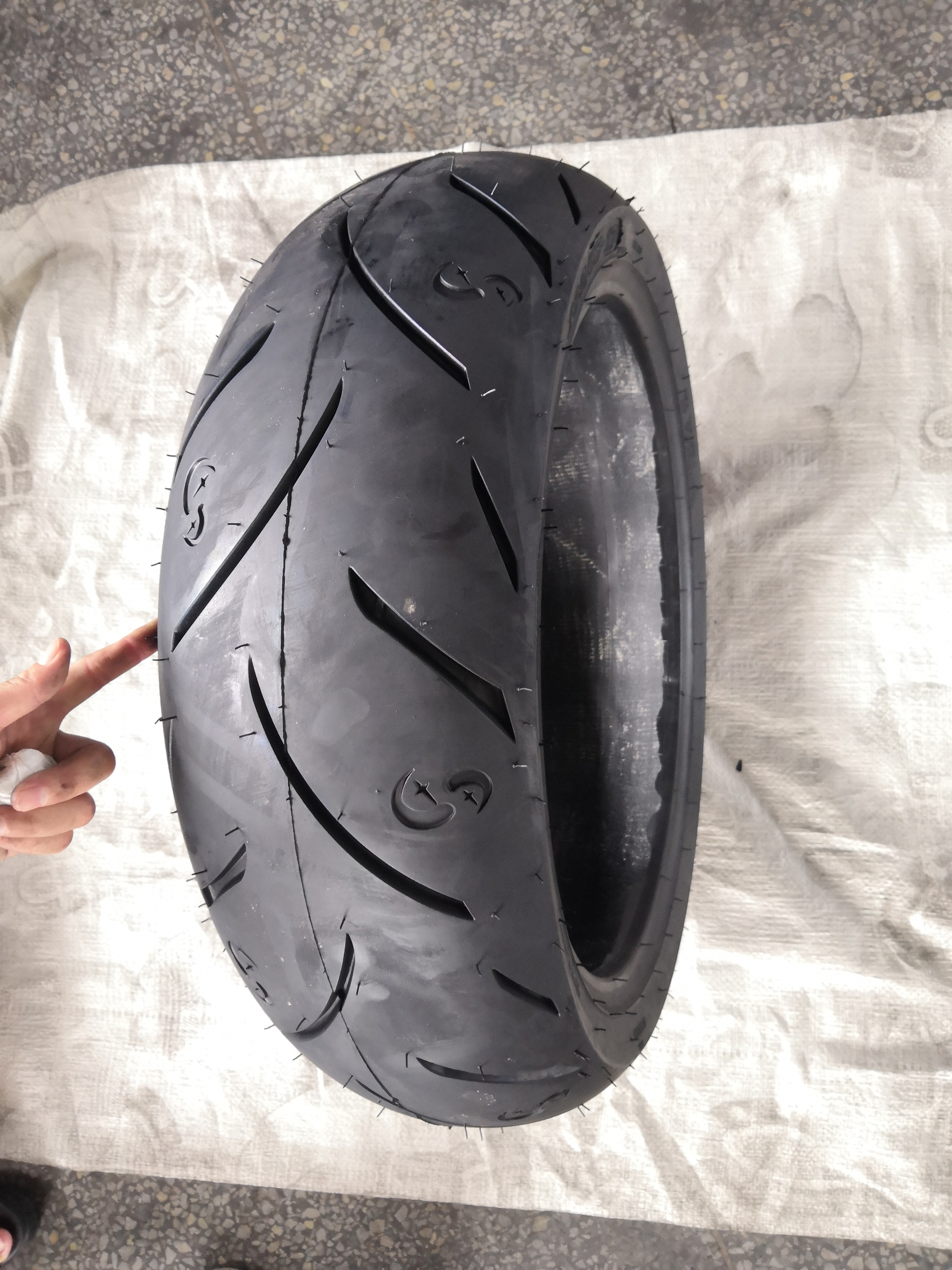 190/55-17 Chinese Top Quality Motorcycle Tyre 190 55 17 inch motorcycle tires tubeless 190/50-17 200/50-17