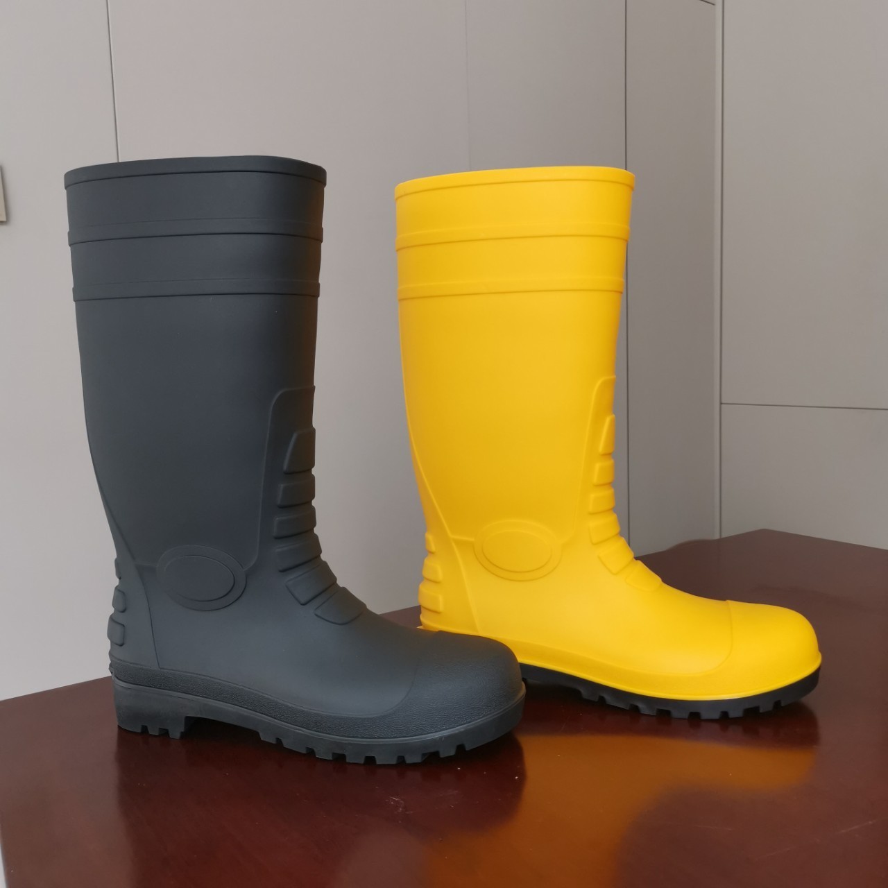 100% new good grade PVC gumboots Steel toe Mining Oil Chemical industry used work safety boots for men