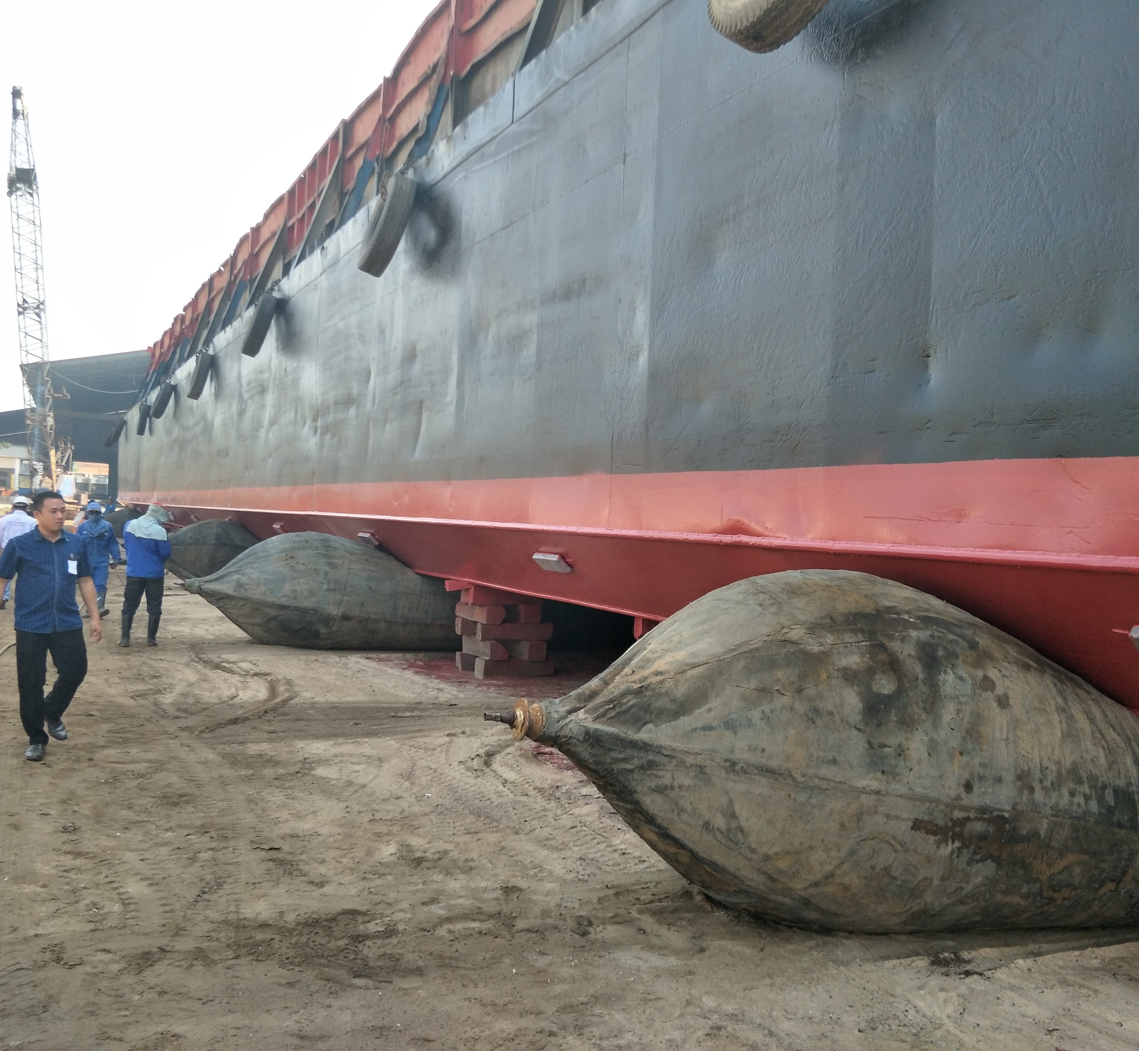 floating crane barge/tugboat /seafloat marine rubber airbag