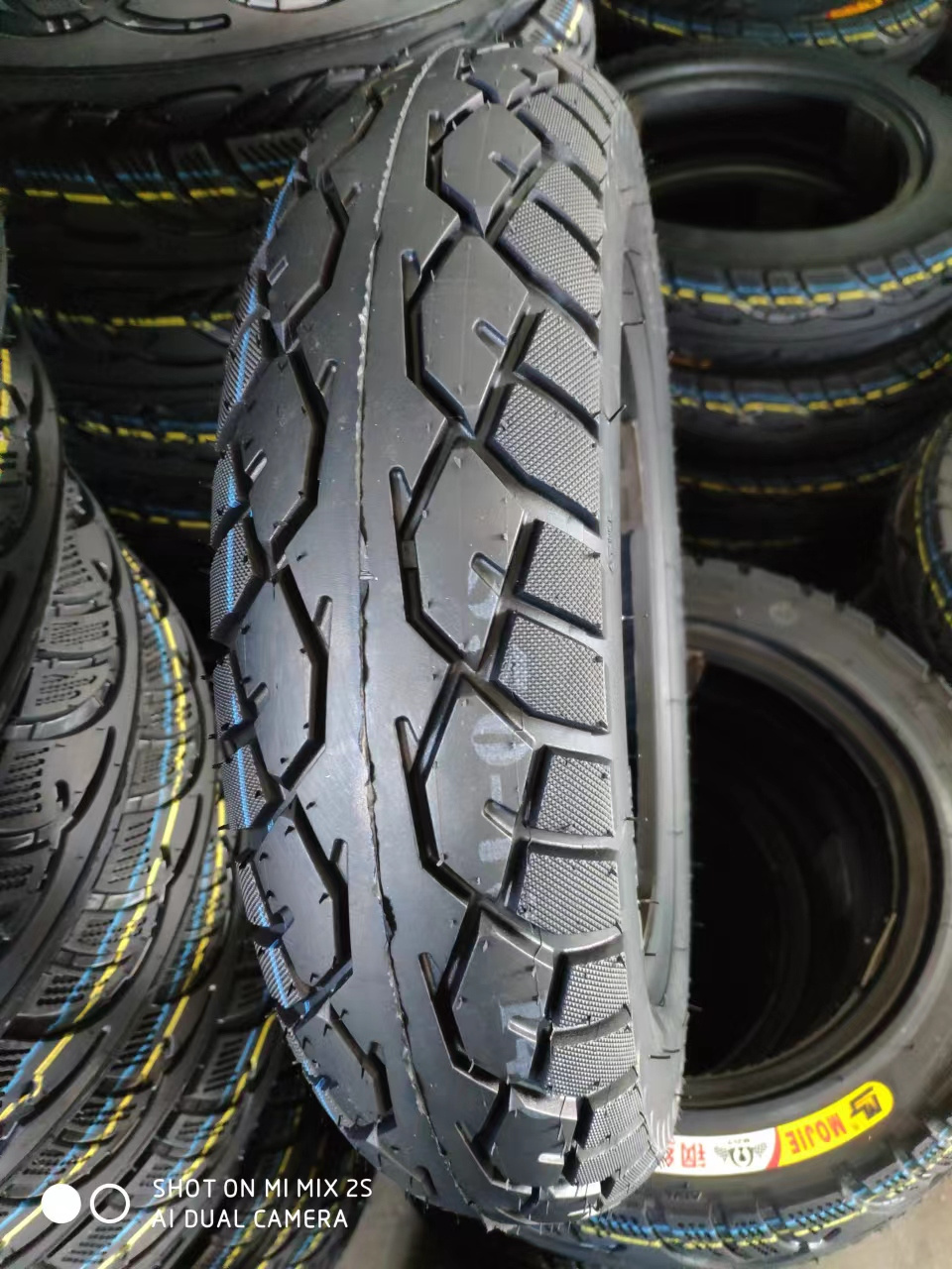 3.00-10 3.50-10 2.75-10 2.5-10 S005 Wholesale Price yellow side wall tire SCOOTER MOTORCYCLE TIRE Tubeless chinese tire brand hi