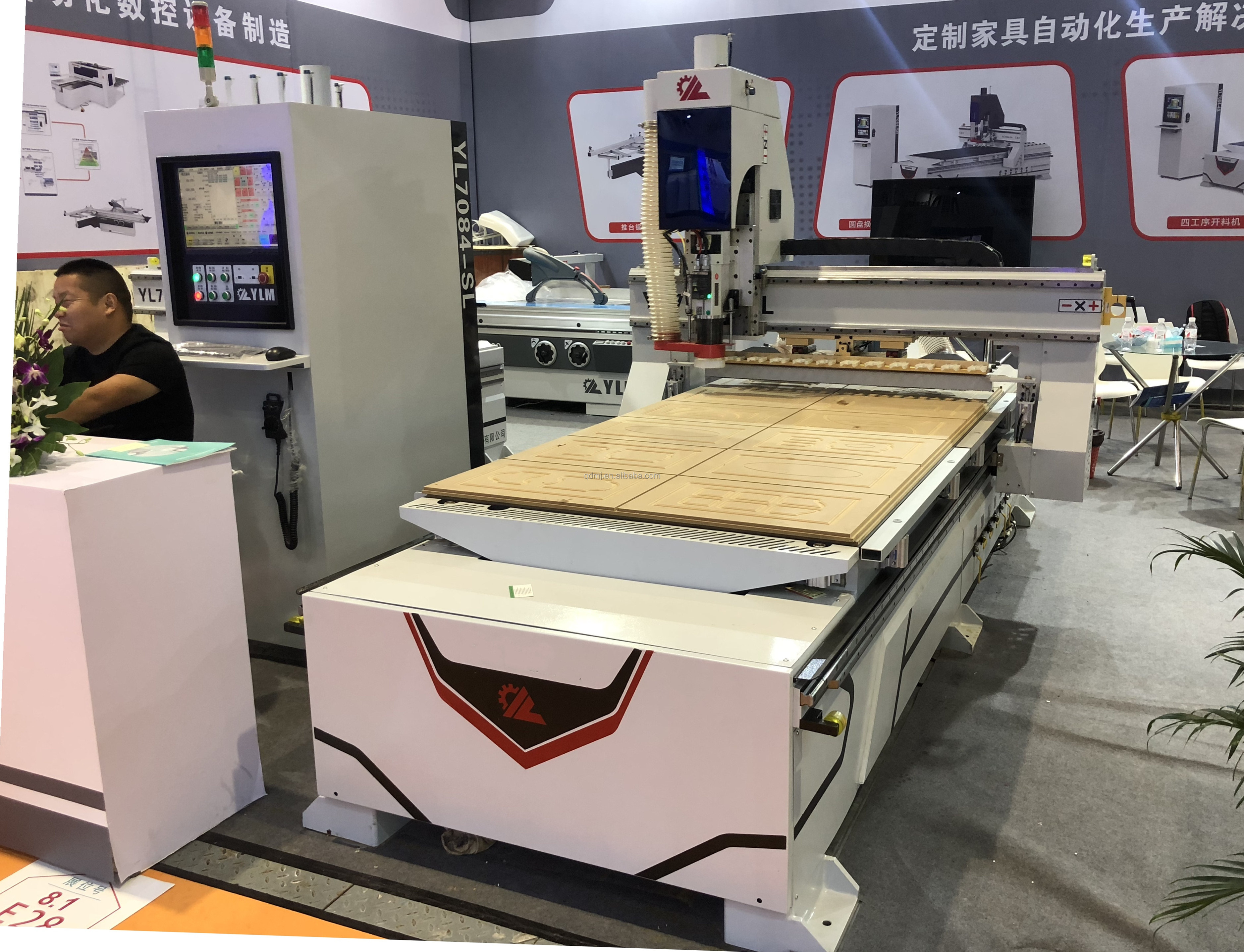 Woodworking machinery Wood ATC Linear blade Tool store Nested Processing Drilling Boring Center CNC Cutting Machine