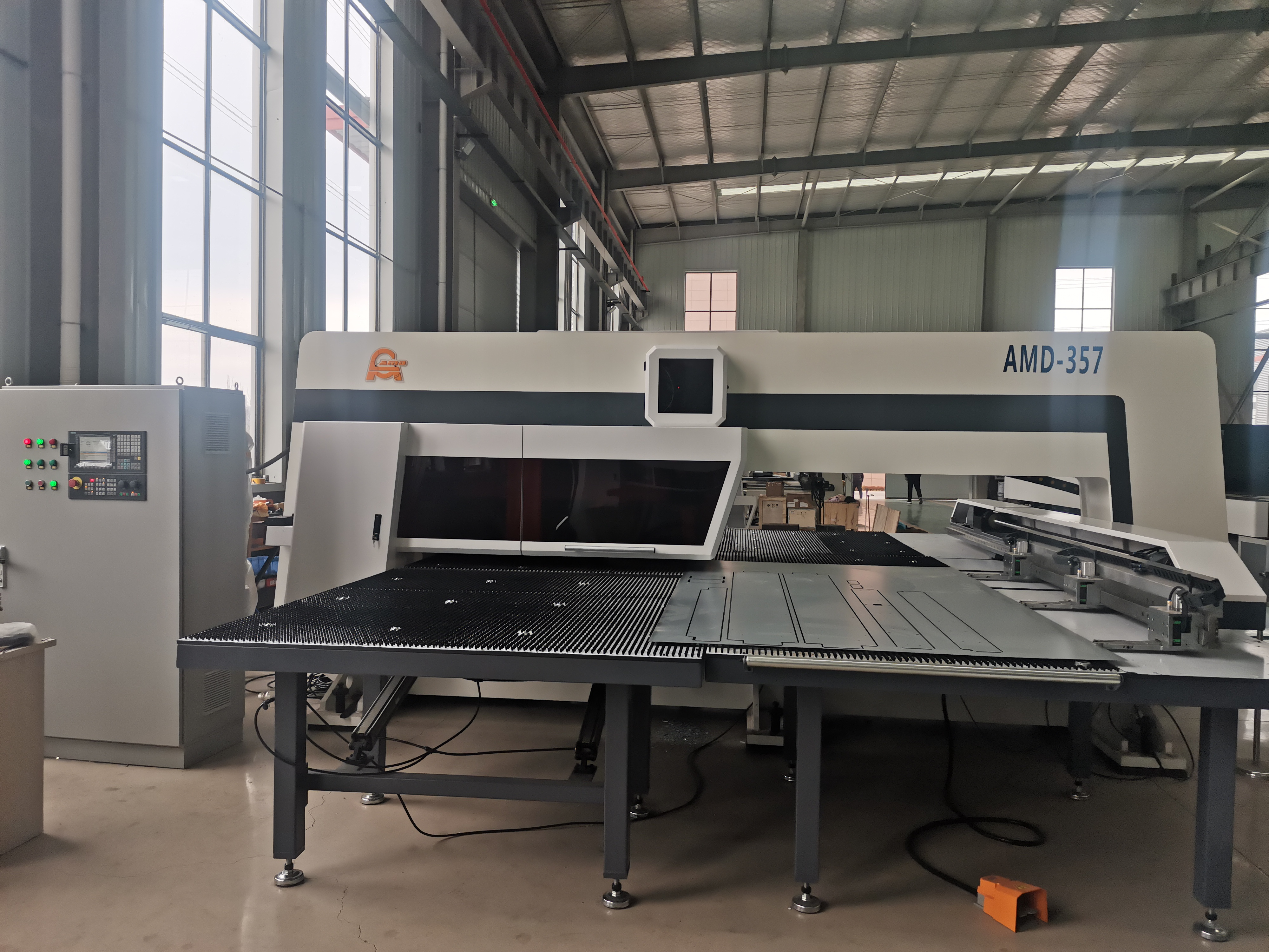 Amada cnc turret punching machine amd-357 for steel sheet punching