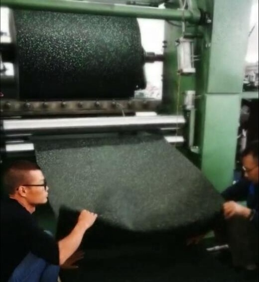 Rubber flooring roll making machine