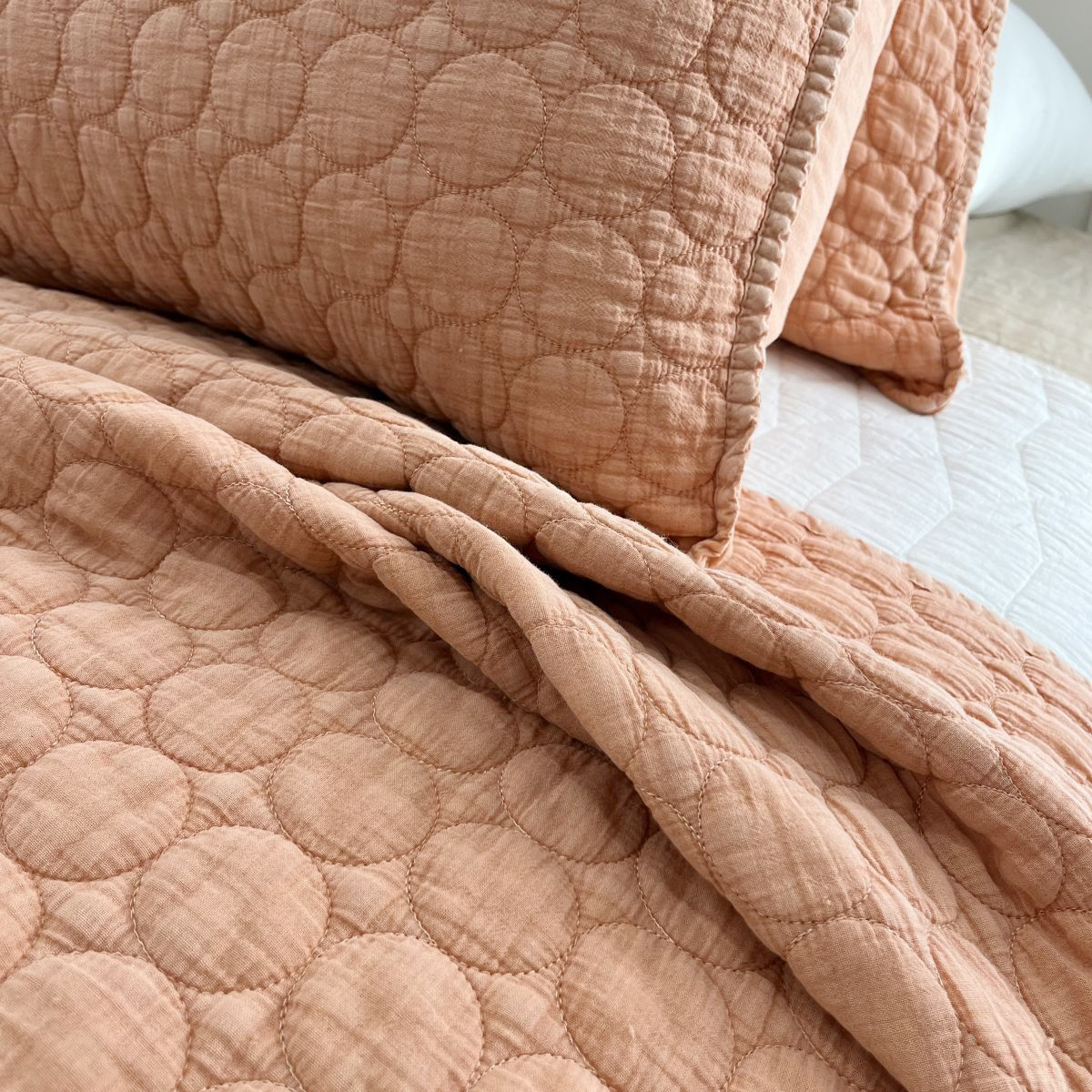 Hot Sale Embroidery Cotton Quilted Bedspread Quilt Set Lightweight Bed Coverlet Set for All Season