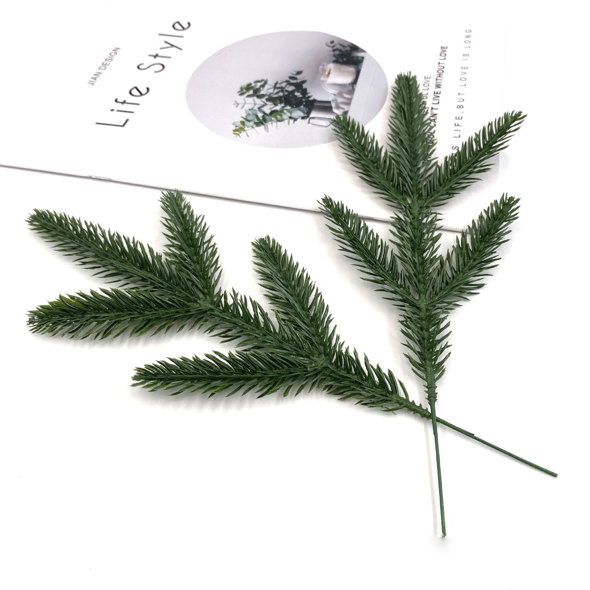 Hot Sale Artificial Christmas Tree Pine Needle Pe Branch Pick