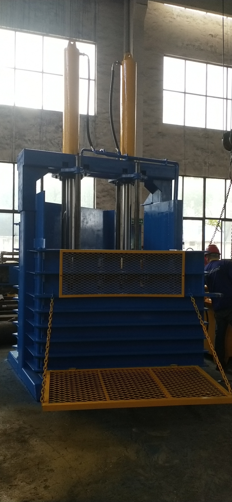 Waste Tire Recycling Machine / Used Tire Baler