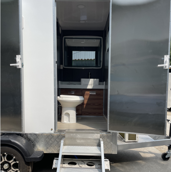 TUNE Luxury Portable Bathroom Trailers Movable Restroom Trailers VIP Toilets Trailer for Sale