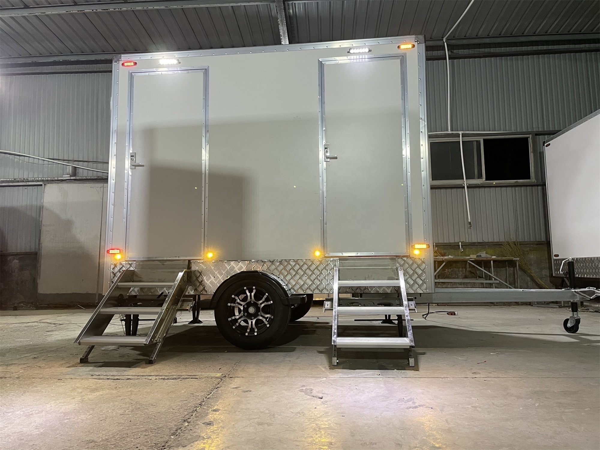 TUNE 2 Station Mobile Restroom Trailers Portable Toilet Business for sale