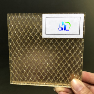 Customized Chicken Wire Glass Silk Laminated Clear Translucent Opal Obscure Laminated Glass