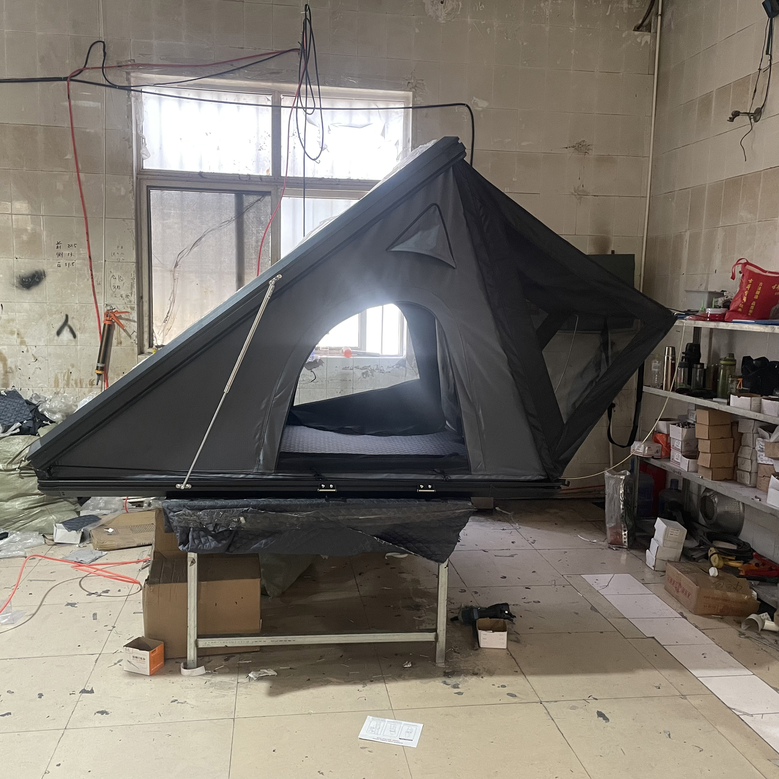 Roof Tent For Jeep Camping Outdoor Accessories 2024 Stable Aluminum Triangle Hard Shell Roof Top Tent Rooftop Tents Hard Shell