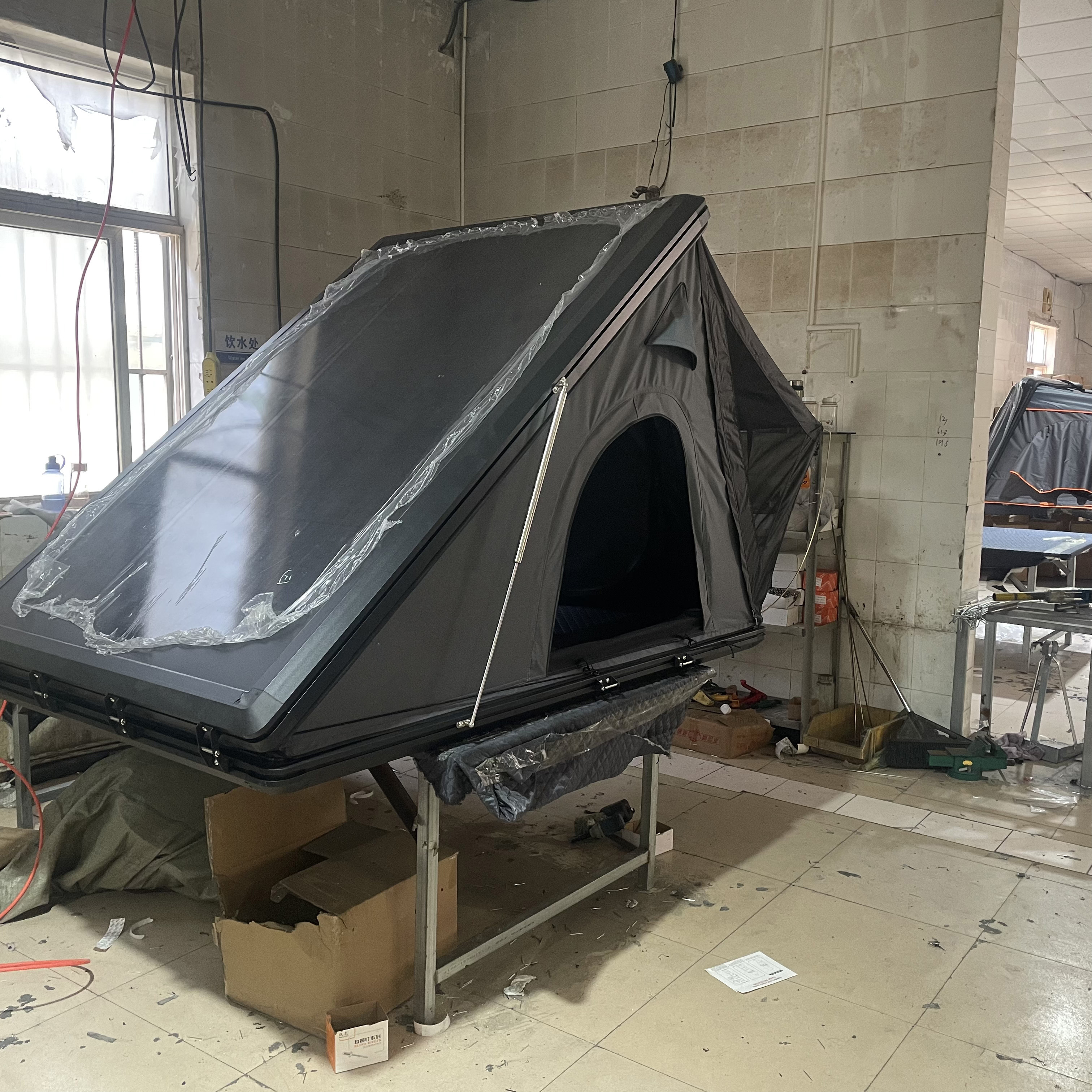 Roof Tent For Jeep Camping Outdoor Accessories 2024 Stable Aluminum Triangle Hard Shell Roof Top Tent Rooftop Tents Hard Shell