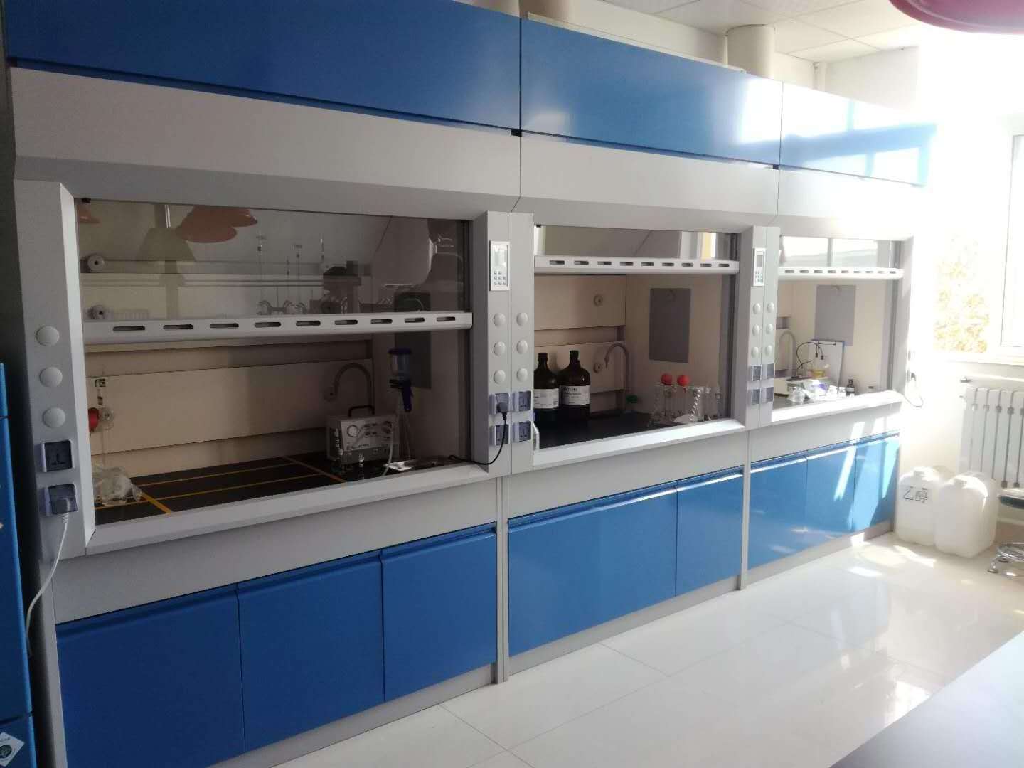 China Stainless Steel lab Fume Hood  with Exhaust Duct UV Lamp Cupboard