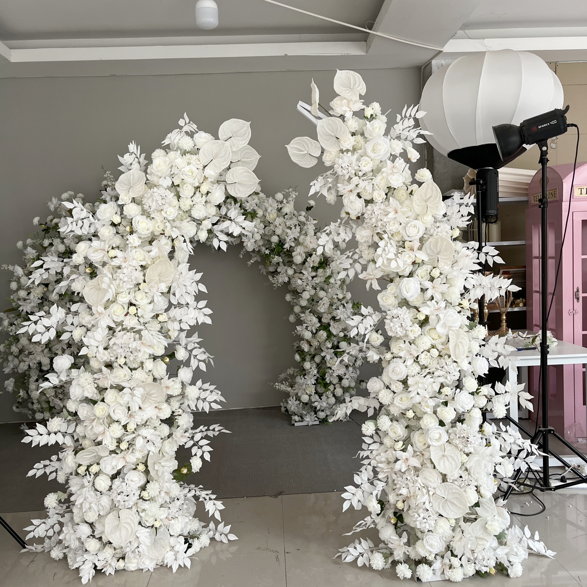 Event Decor Items Graduation Decoration White Rose Flowers Artificial Wedding Birthday Decorative Center Piece Ornamental Arch