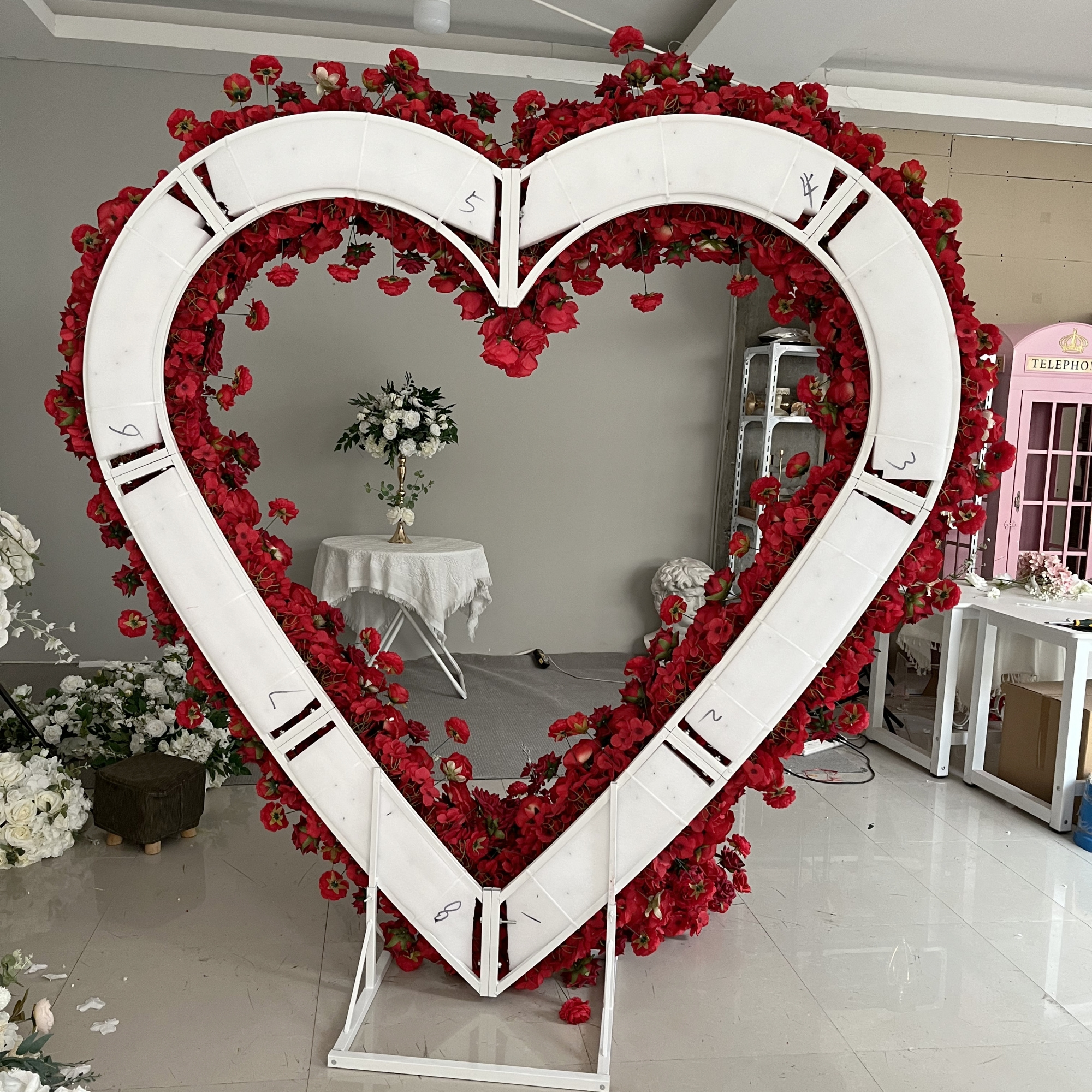 Event Planning Supplies Red White Rose Fake Babys Breath Centerpiece Heart Flower Shaped Wedding Arch Backdrop Stand for Church