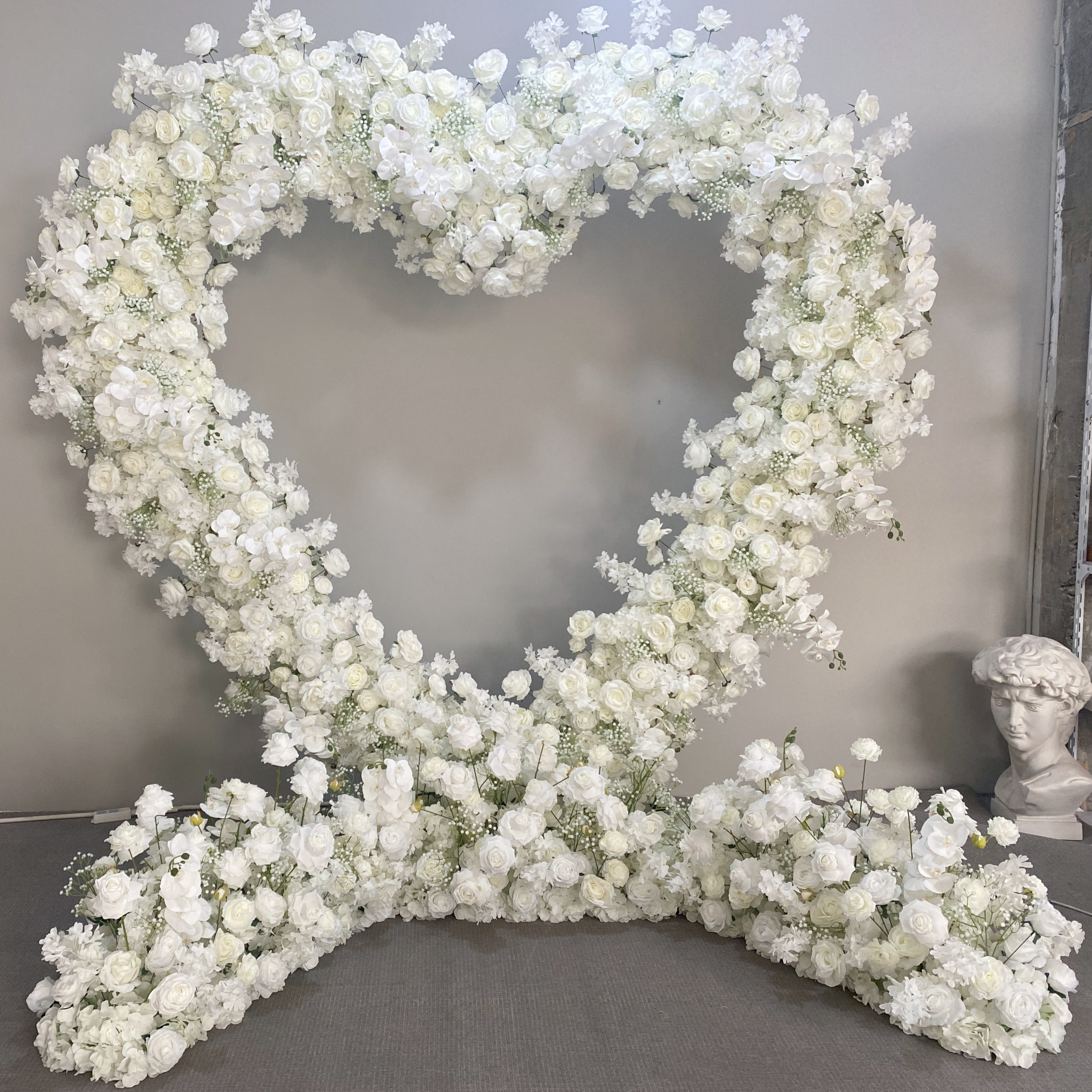 Event Planning Supplies Red White Rose Fake Babys Breath Centerpiece Heart Flower Shaped Wedding Arch Backdrop Stand for Church