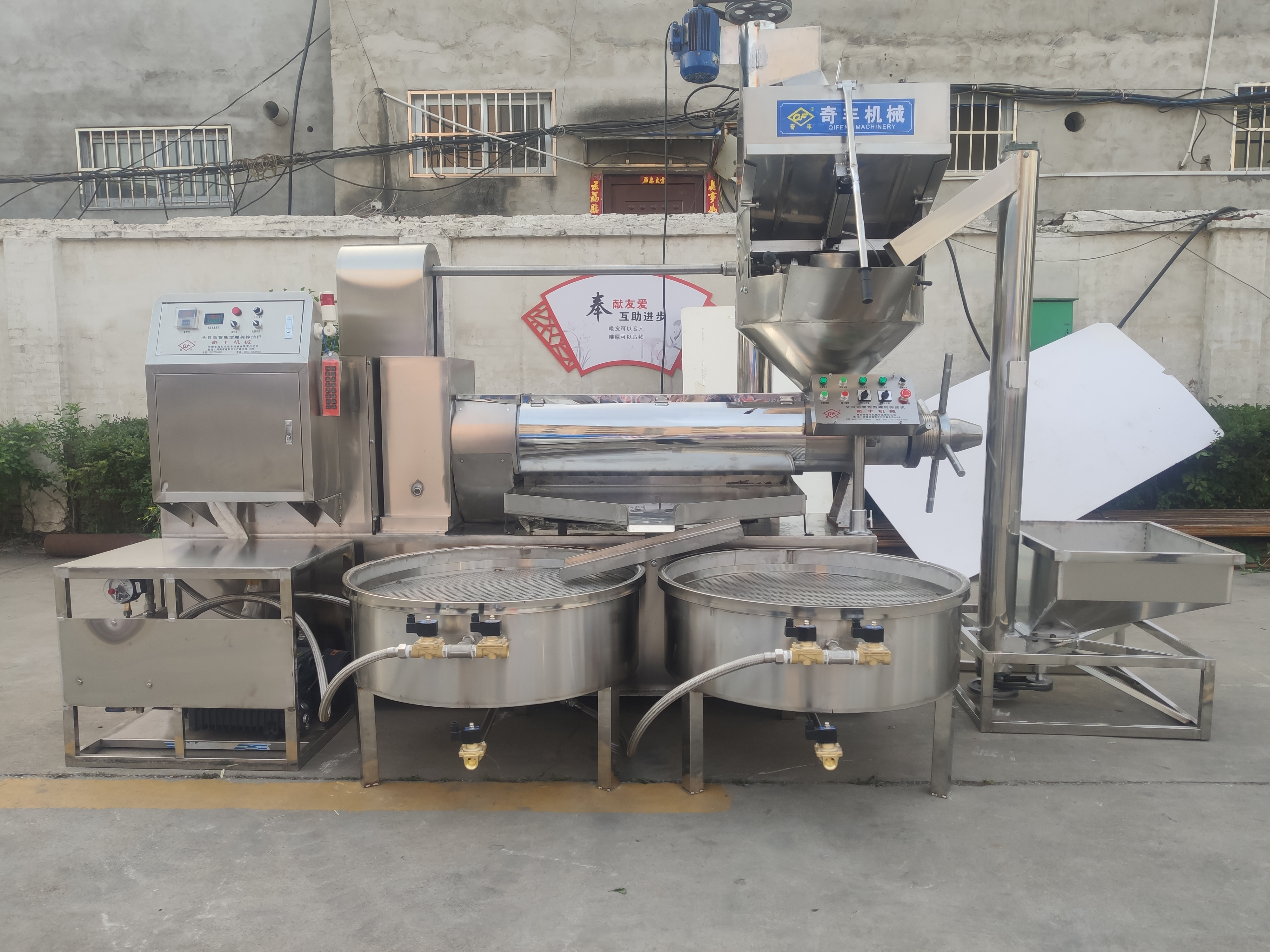 Automatic screw oil press machine of sunflower soybean prickly pear seeds high oil yield on sale in Africa