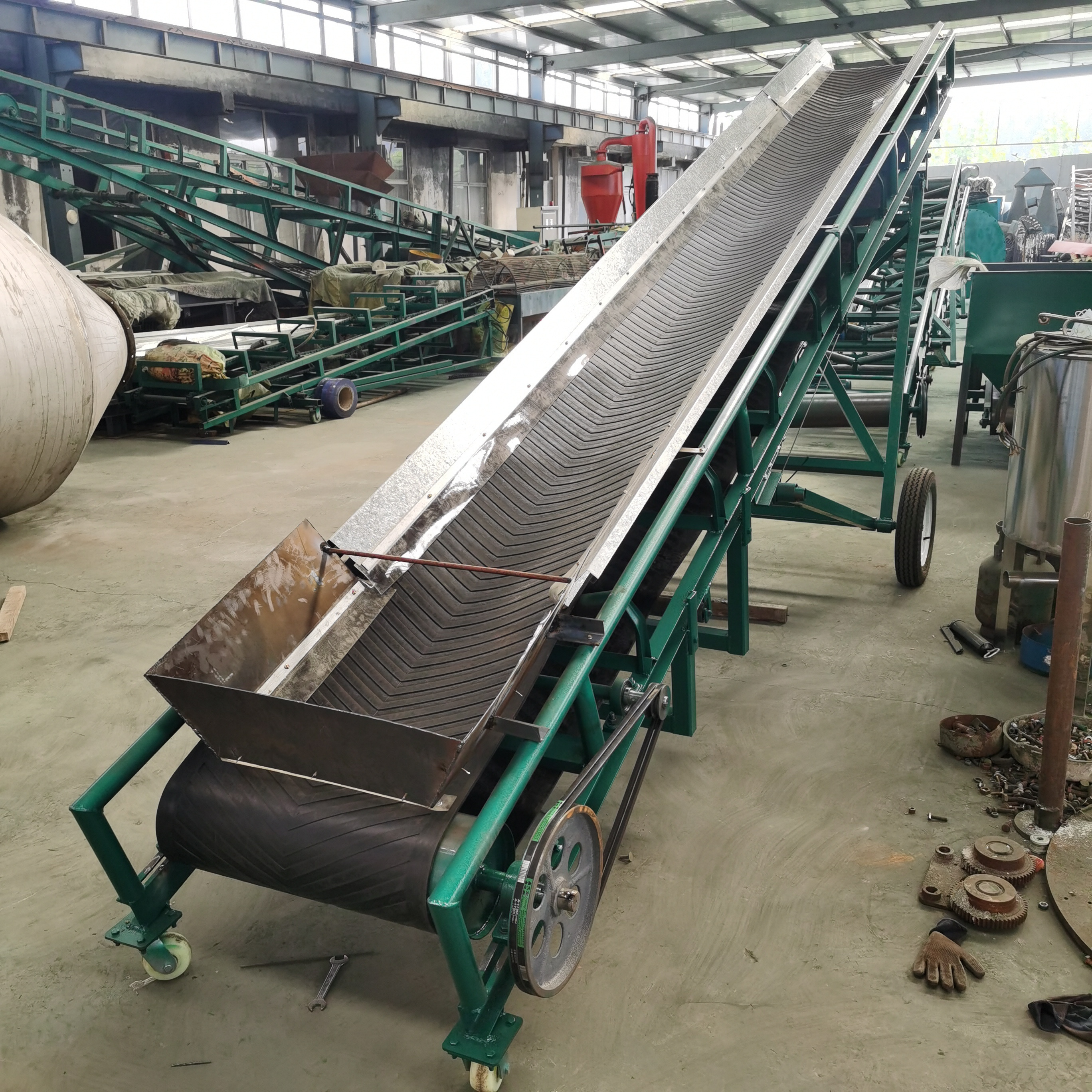 Supply firewood belt conveyor Box beer loading and unloading truck belt conveyor