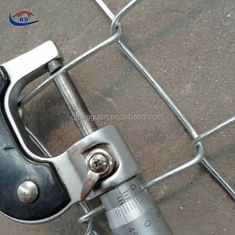 Chain link fence galvanized diamond hole/ Cyclone wire fence design galvanized wire mesh rolls