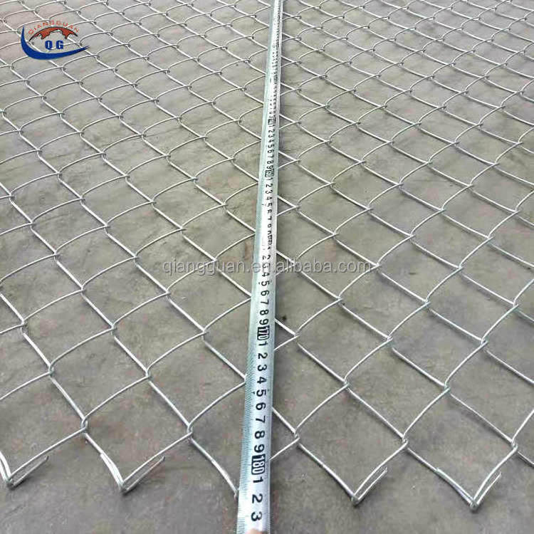 Chain link fence galvanized diamond hole/ Cyclone wire fence design galvanized wire mesh rolls