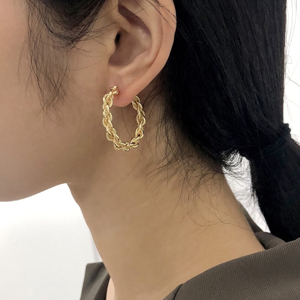 Hot Sale Circle Hoop Earrings Gold Color Twisted Wave Pattern Hoops for Women Party Wedding New Styles Big Hoop Earrings