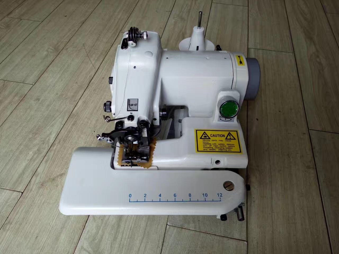 Qy-502d household concealed sewing machine, household small table concealed sewing machine and edge prying machine