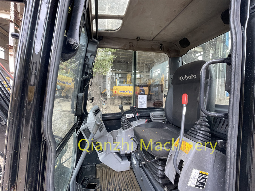 99% new Japan mini excavator 5.5 ton black second hand hydraulic digger Japanese machinery used kubota kx165 for sale