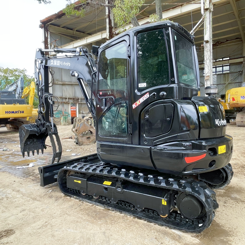 99% new Japan mini excavator 5.5 ton black second hand hydraulic digger Japanese machinery used kubota kx165 for sale